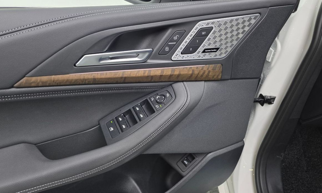 BMW 2-Series 220i Luxury, 2023