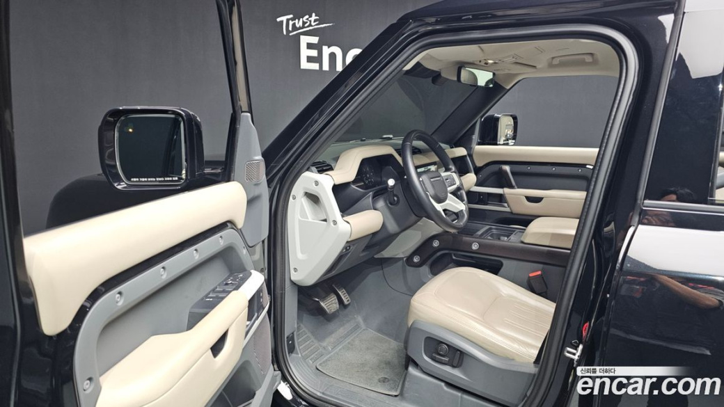Land Rover Defender 110 D300 HSE, 2022
