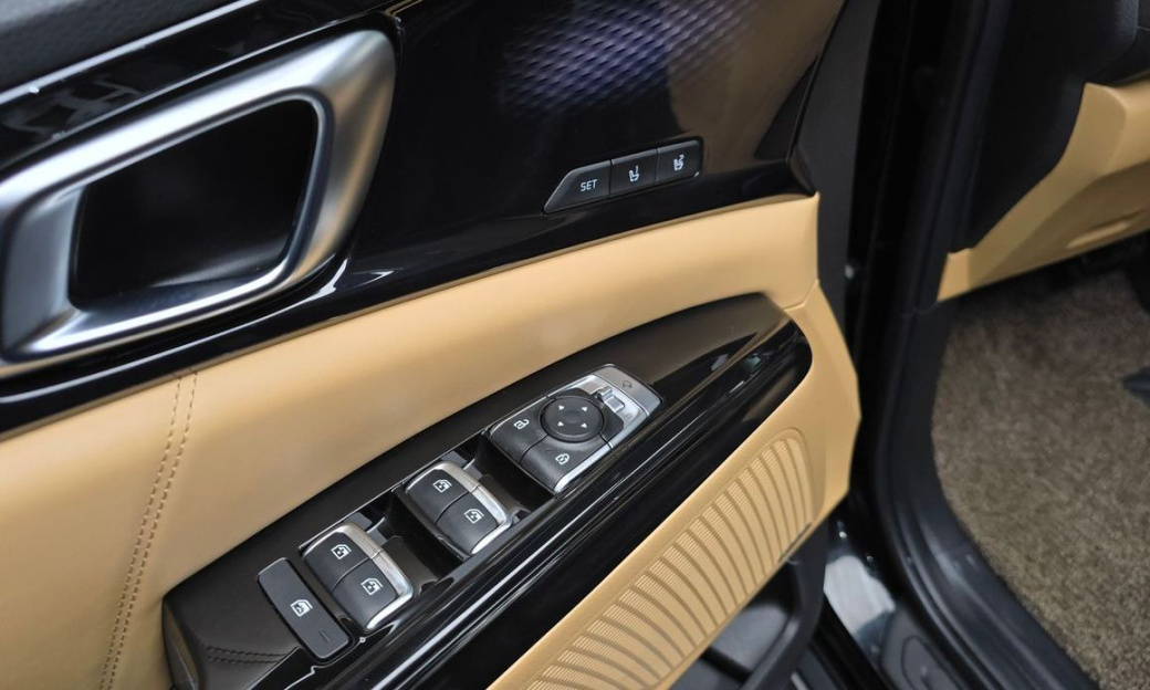 Kia Carnival 7-Seater Signature, 2022