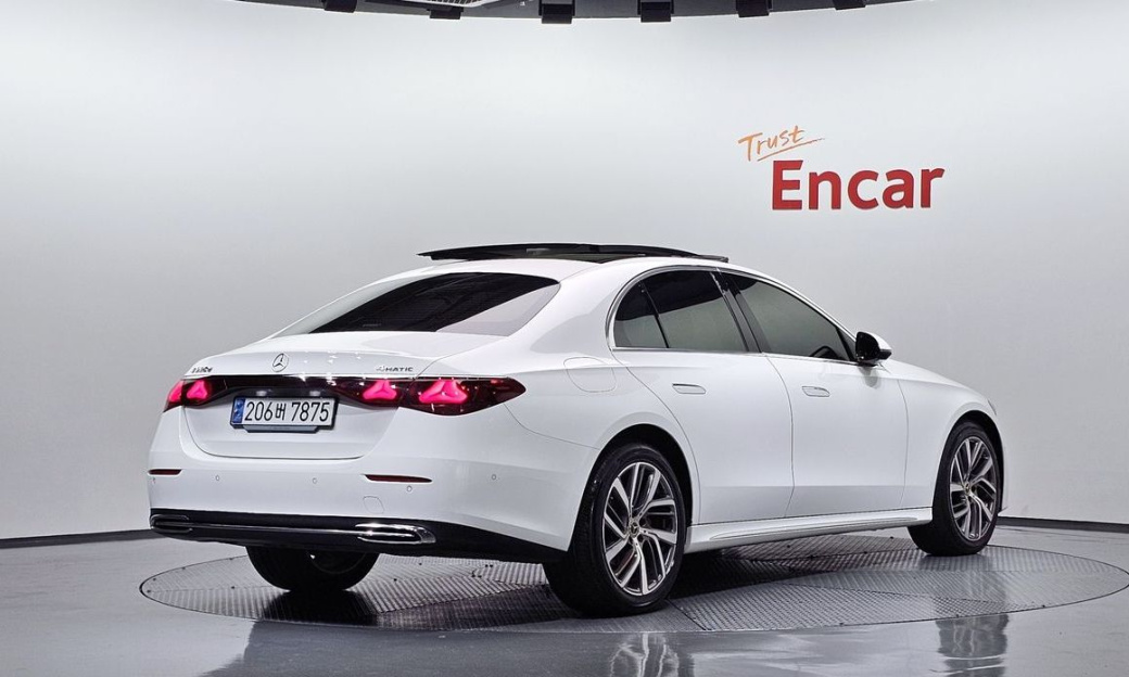 Mercedes-Benz E-Class E220d 4MATIC Exclusive, 2024