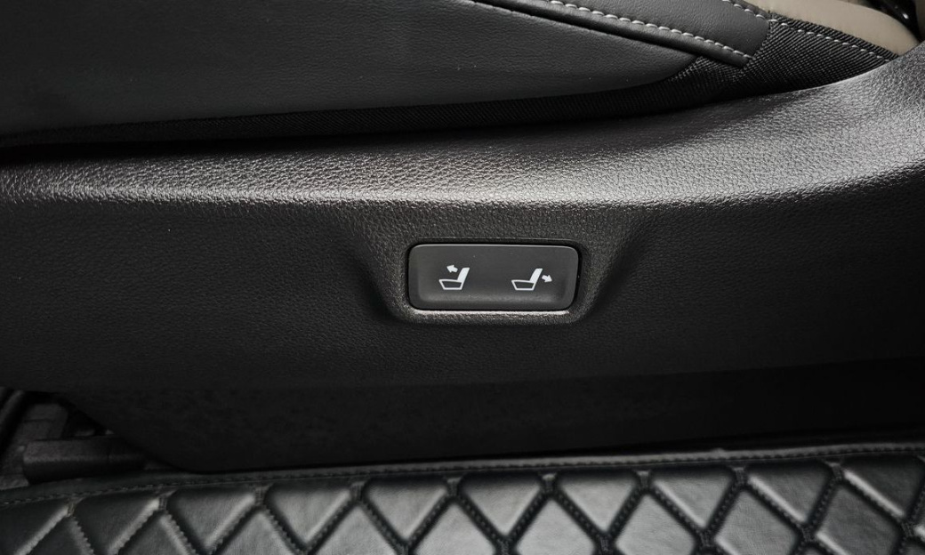 Kia Carnival 9-Seater Gravity, 2025