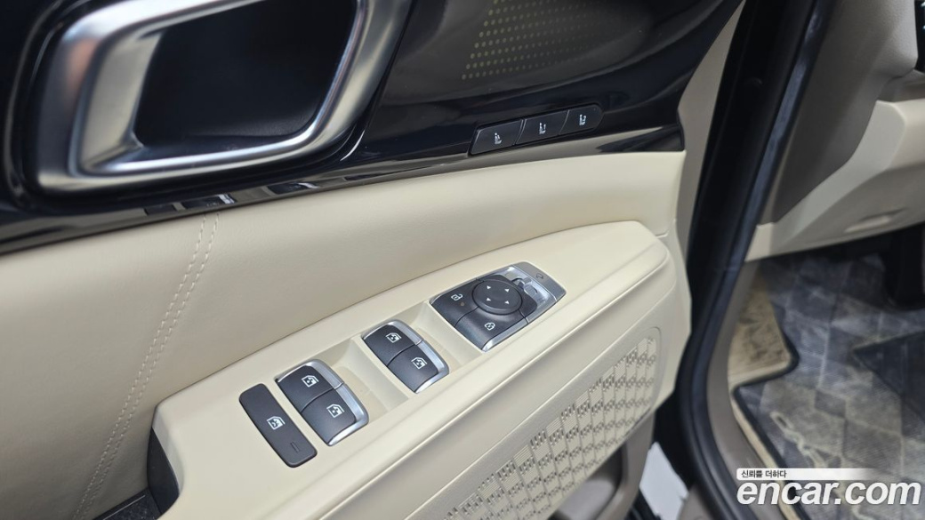 Kia Carnival 7-Seater Signature, 2024