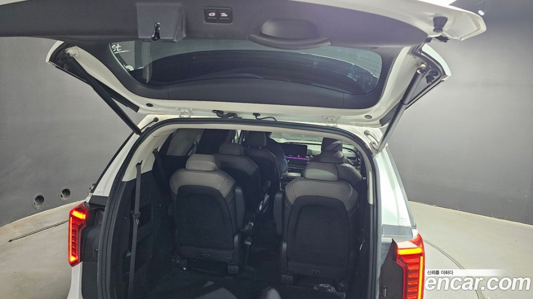 Kia Carnival 9-Seater Signature, 2025