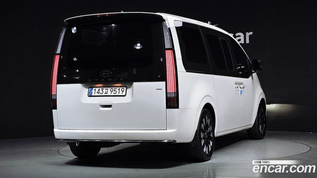 Hyundai Staria 4WD Lounge 9-Seater, 2025