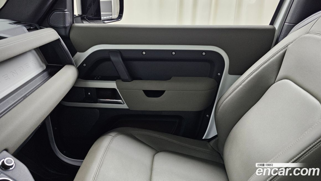 Land Rover Defender 90 D250 SE, 2023