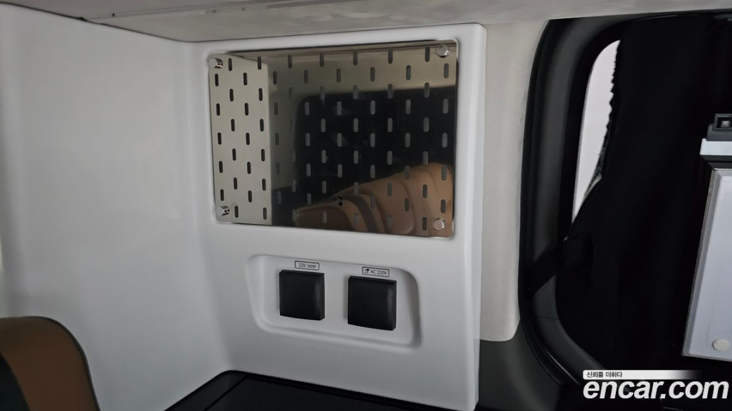 Hyundai Staria 2WD Camping Car, 2024