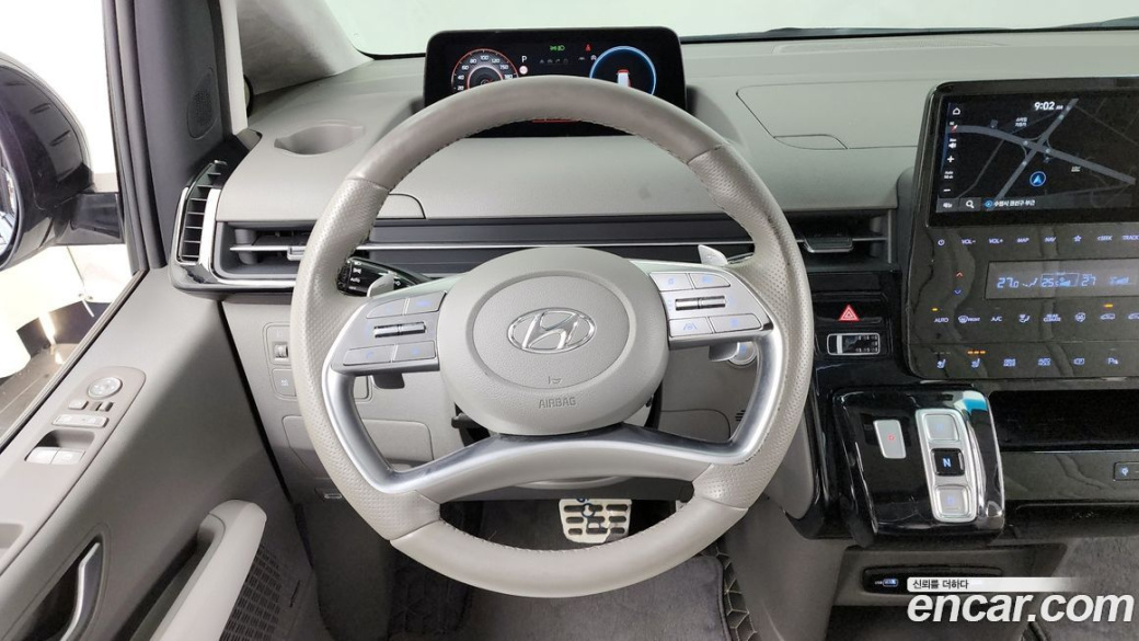 Hyundai Staria 4WD Lounge 9-Seater, 2022