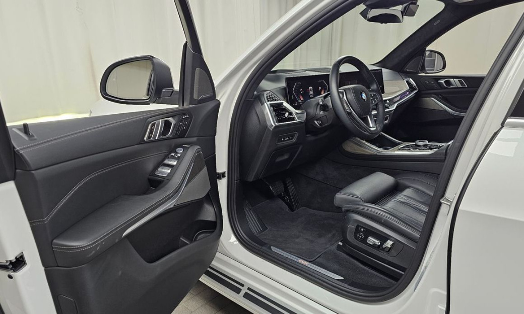 BMW X7 xDrive 40i Design Pure Excellence 6-Seater, 2024