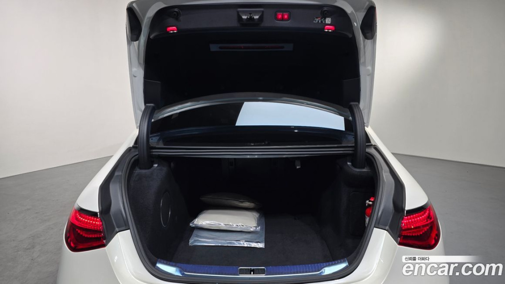 Mercedes-Benz S-Class Maybach S680 4MATIC, 2023