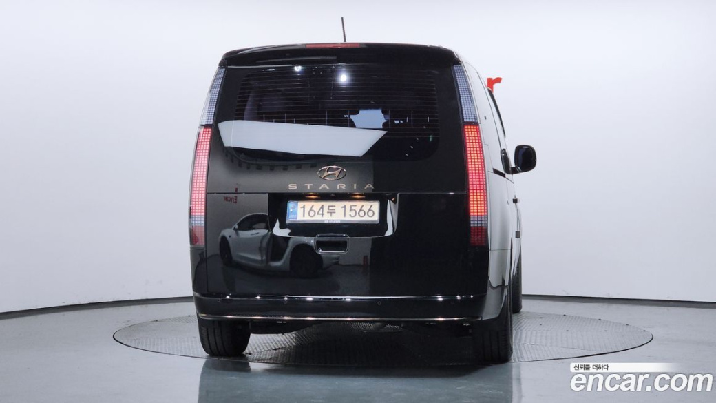 Hyundai Staria Lounge 9-Seater, 2022