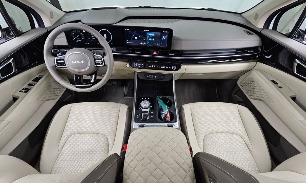 Kia Carnival 9-Seater Signature, 2025