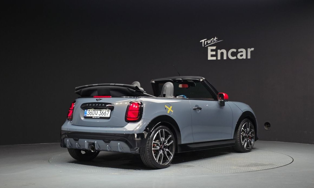 Mini Cooper Convertible JCW, 2025