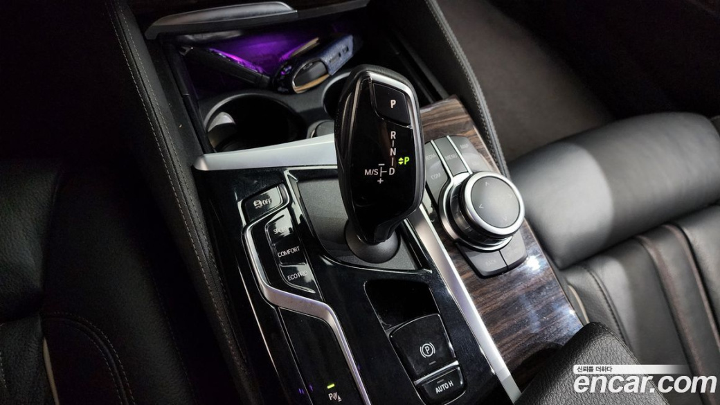 BMW 5-Series 520i Luxury, 2022