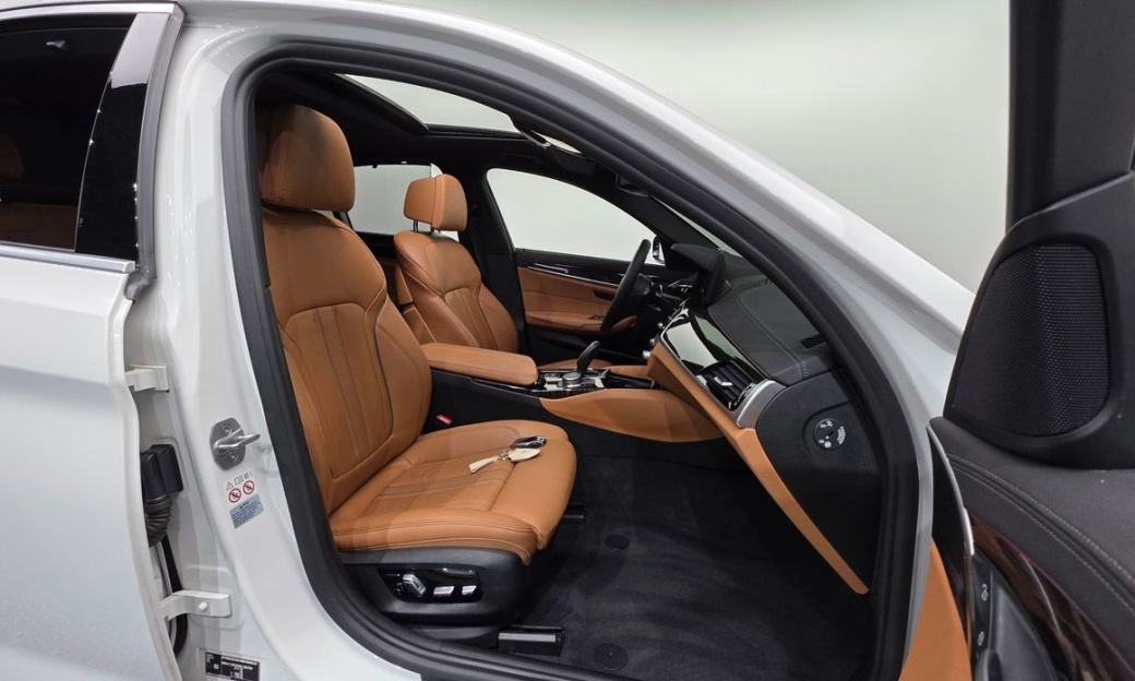 BMW 5-Series 520i M Sport, 2022
