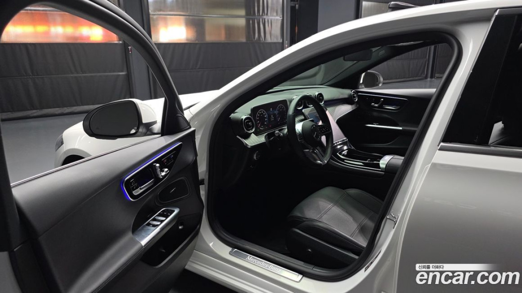 Mercedes-Benz C-Class C300 4MATIC Avantgarde, 2024