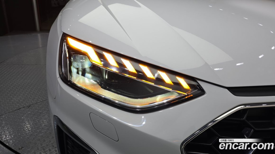 Audi A4 40 TFSI Premium, 2023