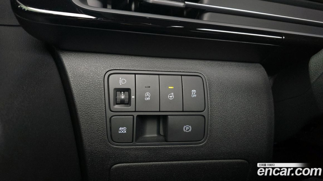 Hyundai Staria 4WD Lounge 9-Seater, 2022