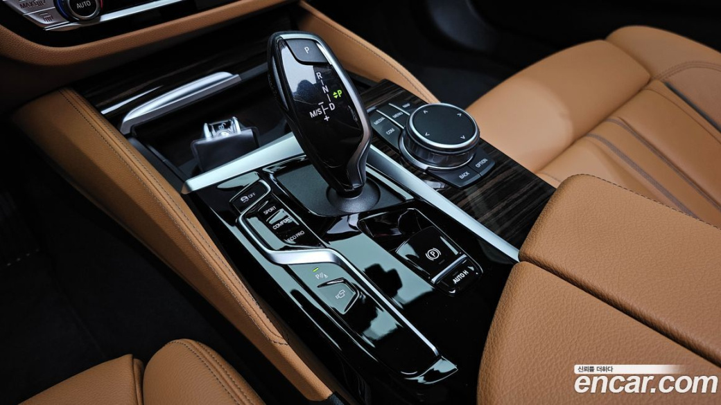 BMW 5-Series 520i Luxury, 2023