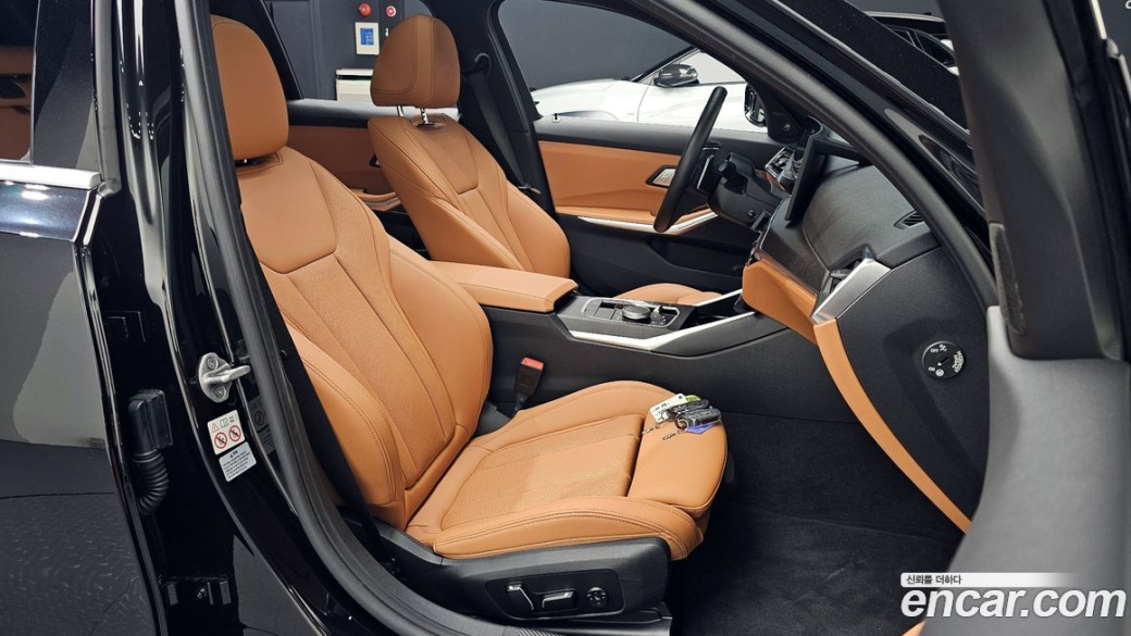 BMW 3-Series 320i Touring, 2024