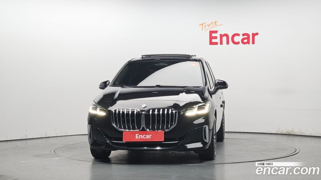 BMW 2-Series 220i Luxury, 2024