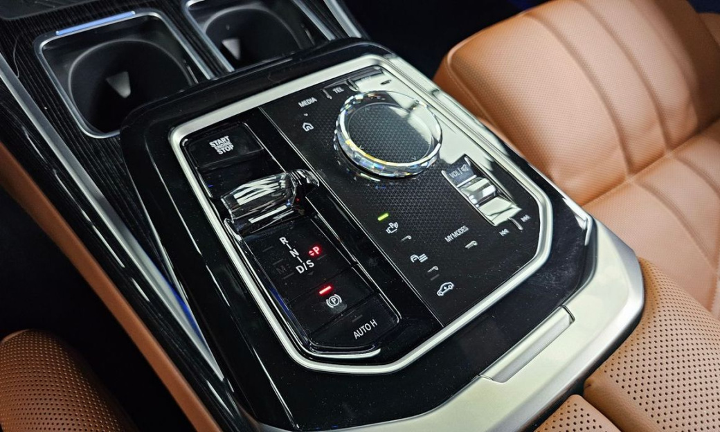 BMW 7-Series 740i xDrive M Sport, 2025