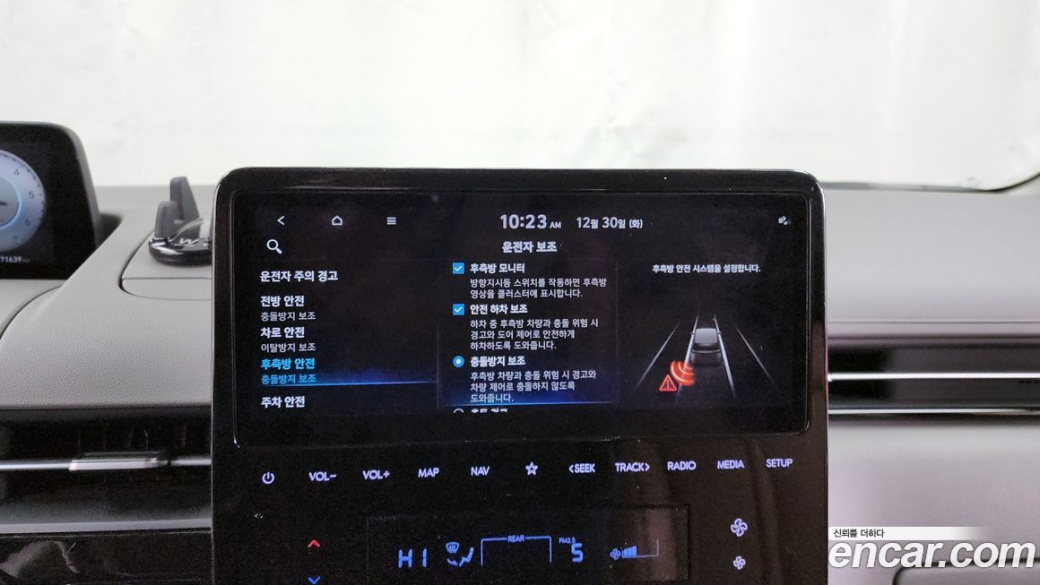 Hyundai Staria 4WD Lounge 9-Seater, 2022