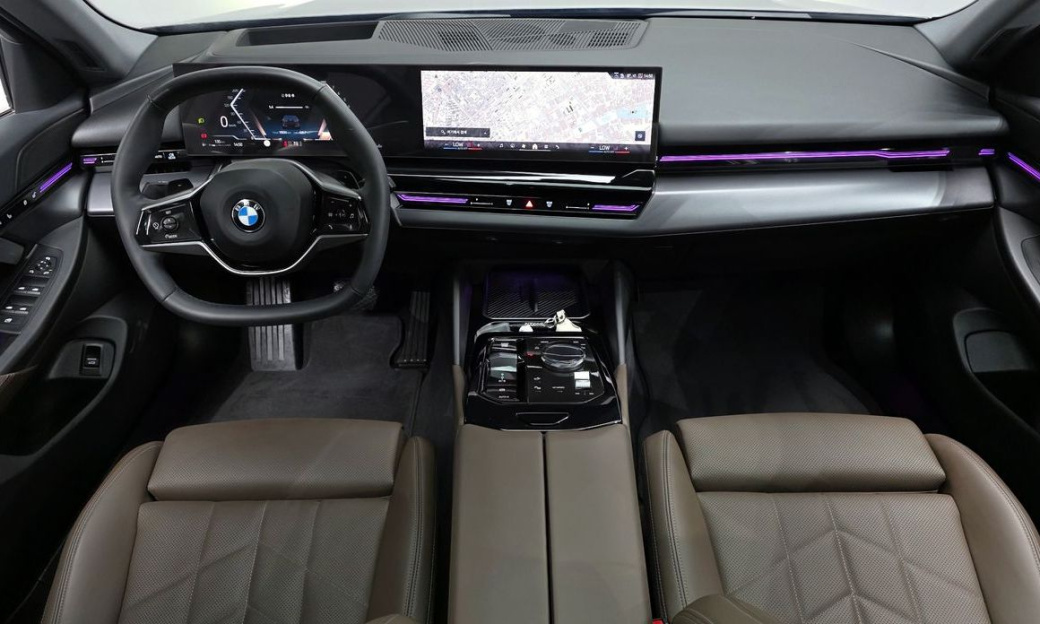 BMW 5-Series 520i, 2024