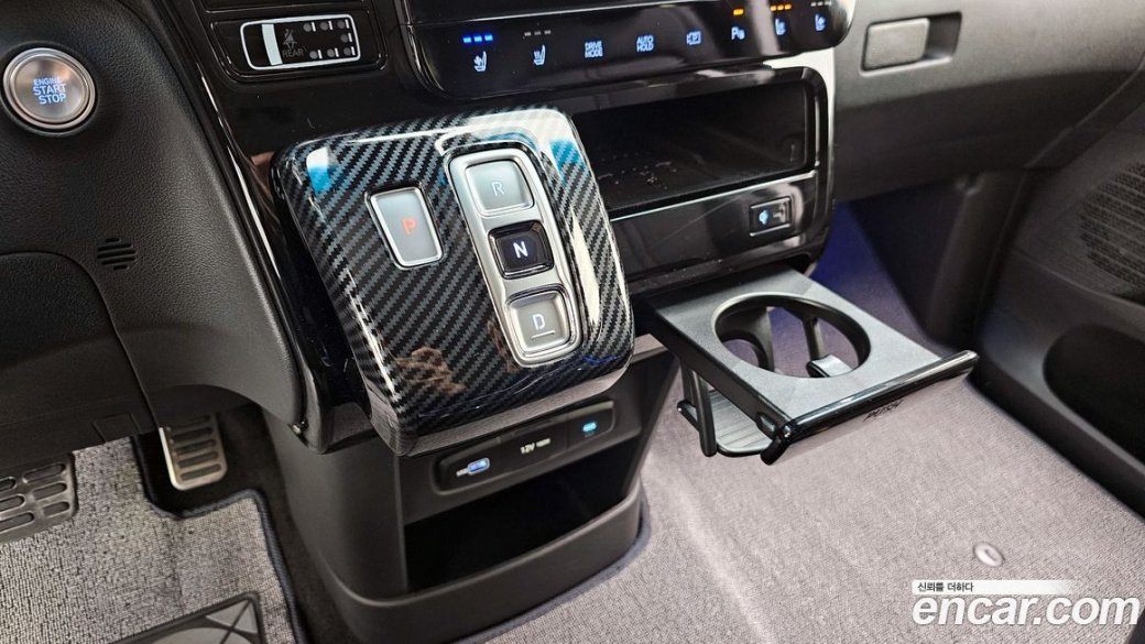 Hyundai Staria Lounge 9-Seater, 2025