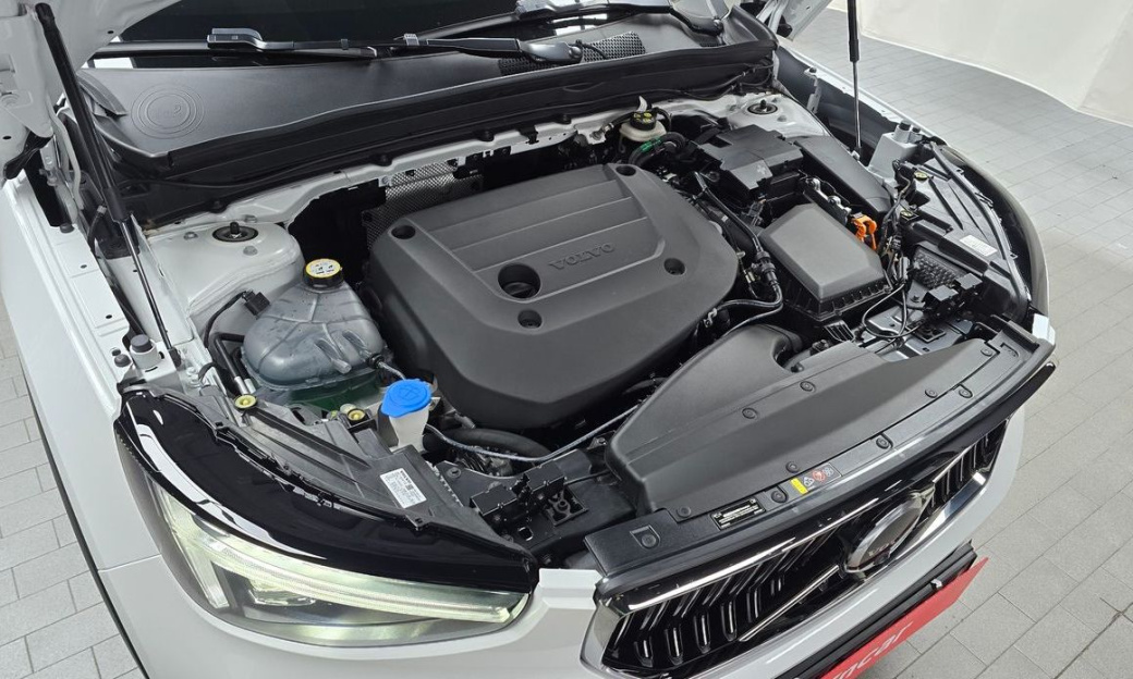 Volvo XC40 B4 Ultra Bright, 2025