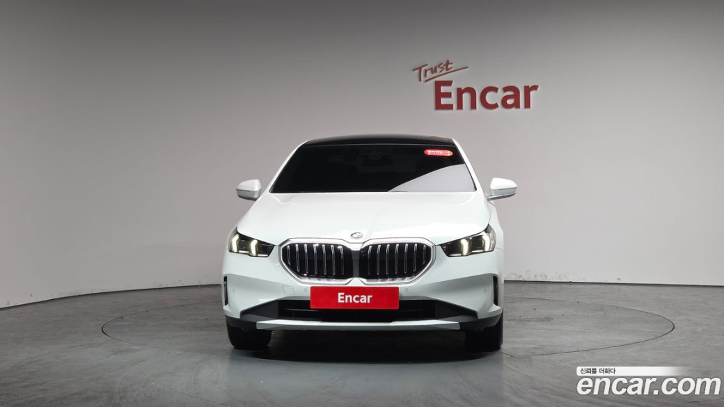 BMW 5-Series 530i xDrive, 2025