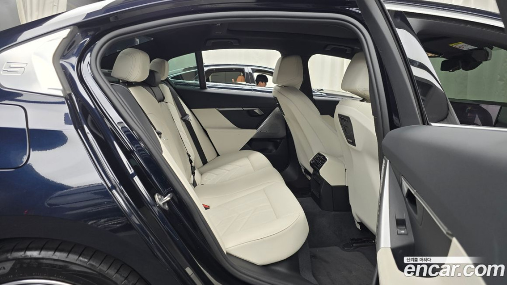 BMW 5-Series 520i M Sport, 2024