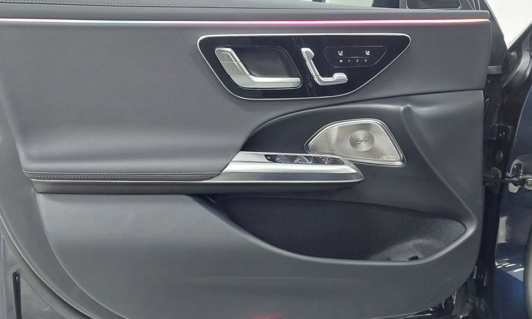 Mercedes-Benz E-Class E300 4MATIC Exclusive, 2025