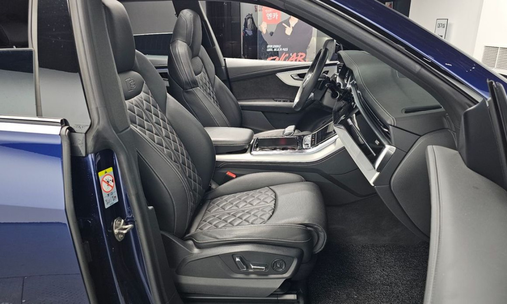 Audi Q8 55 TFSI Quattro Premium, 2022
