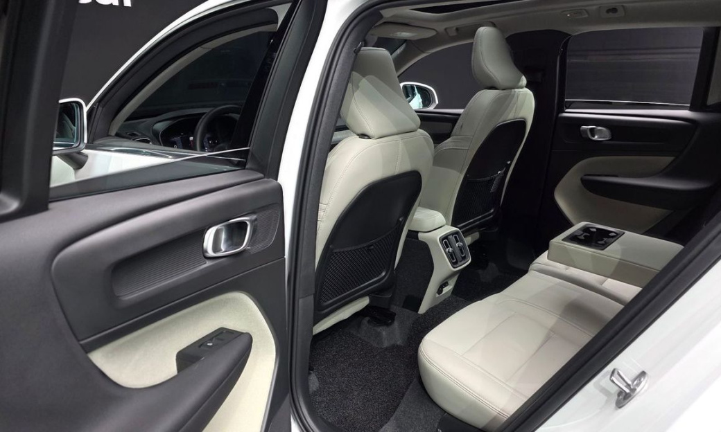Volvo XC40 B4 Ultra Bright, 2026