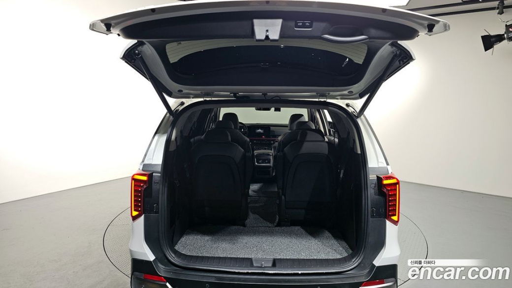 Kia Carnival 9-Seater Signature, 2025