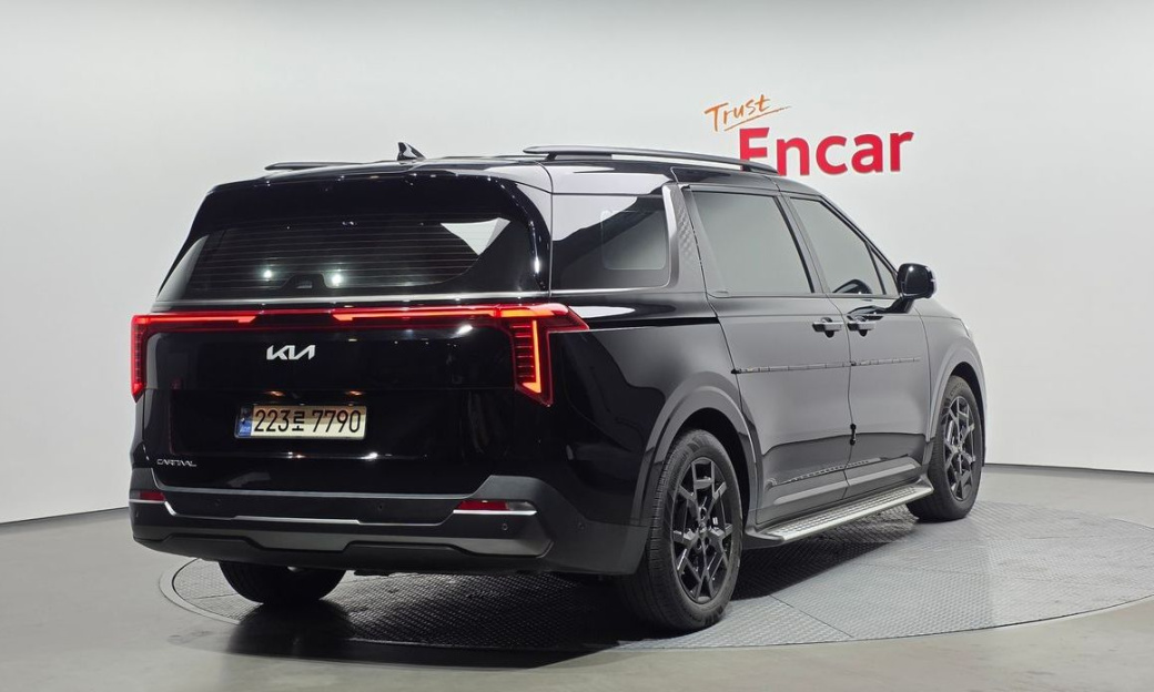 Kia Carnival 7-Seater Gravity, 2024