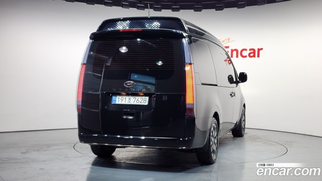 Hyundai Staria Lounge 9-Seater, 2022