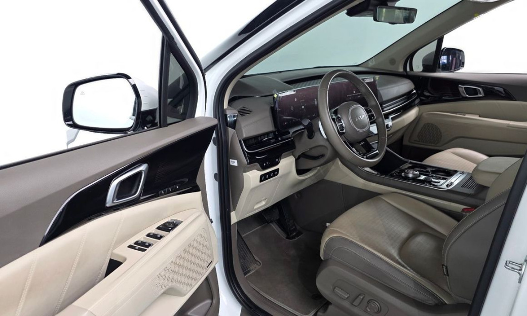 Kia Carnival 9-Seater Hi Limousine, 2024