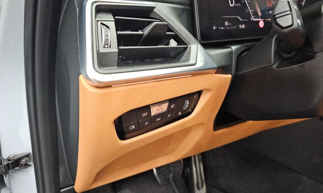 BMW 3-Series 320i M Sport, 2024