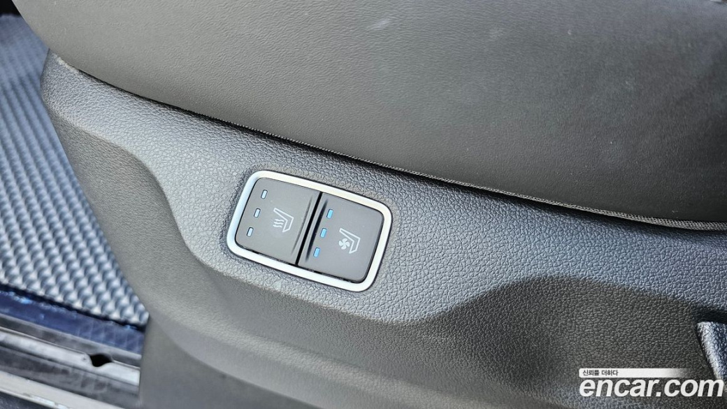 Hyundai Staria 4WD Lounge 9-Seater, 2022
