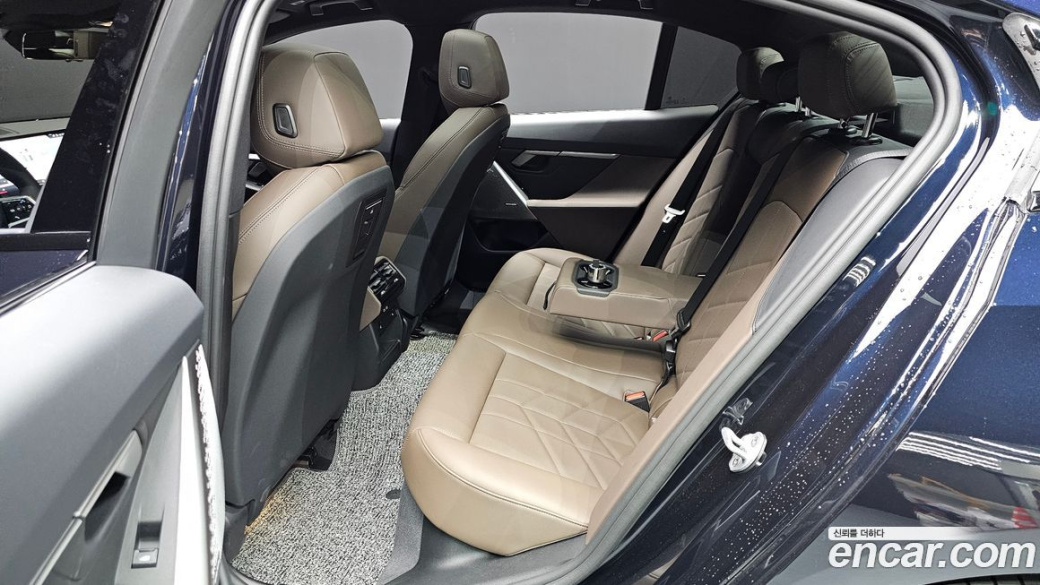 BMW 5-Series 520i M Sport, 2025
