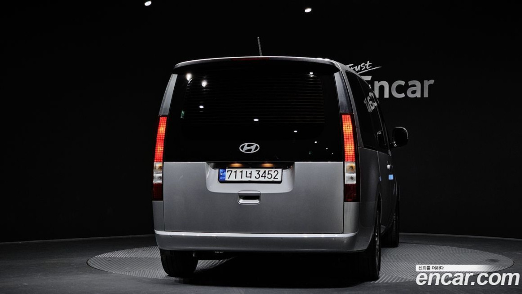 Hyundai Staria Tourer 11-Seater, 2025