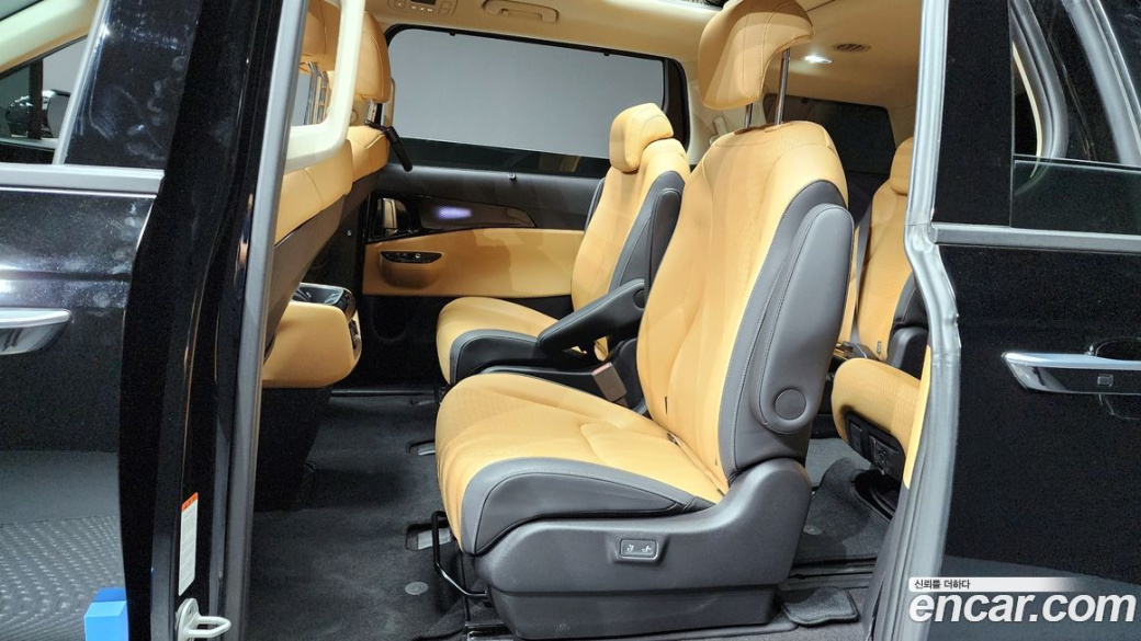 Kia Carnival 9-Seater Signature, 2023