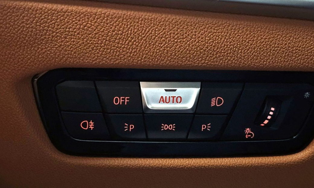 BMW 3-Series 320i M Sport, 2025