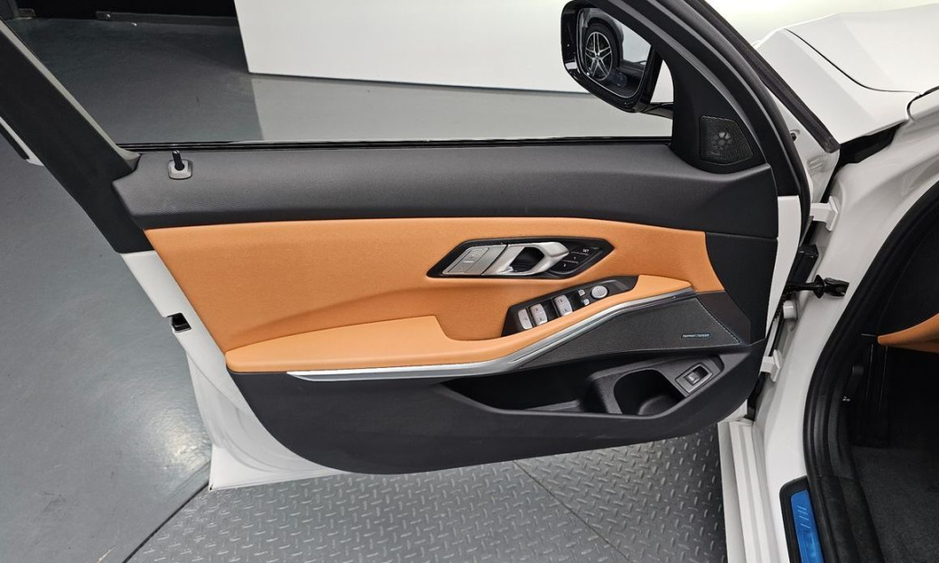BMW 3-Series 320i M Sport, 2024