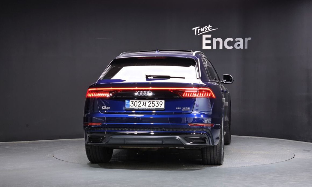 Audi Q8 55 TFSI Quattro Premium, 2022