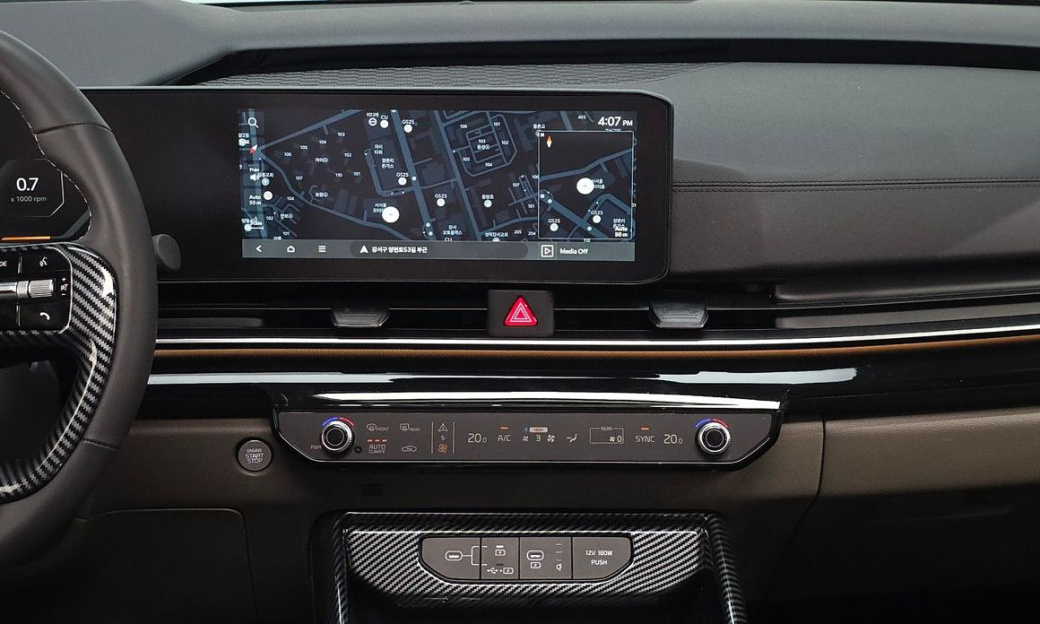 Kia Carnival 9-Seater Gravity, 2025