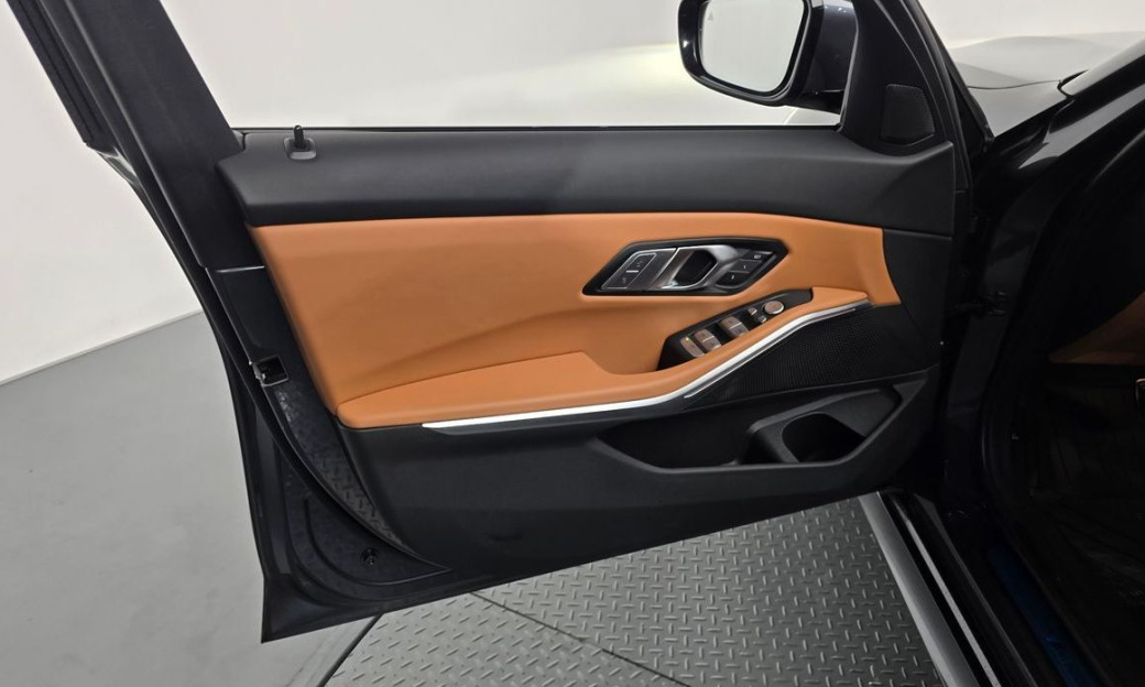 BMW 3-Series 320i M Sport, 2022