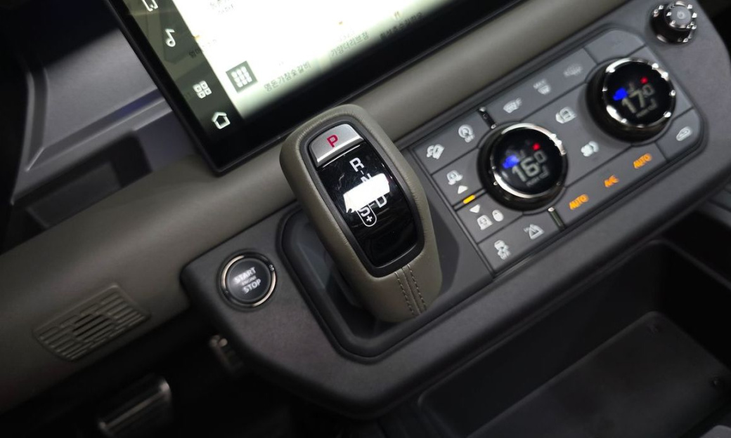 Land Rover Defender 110 P635 Octa Edition 1, 2025