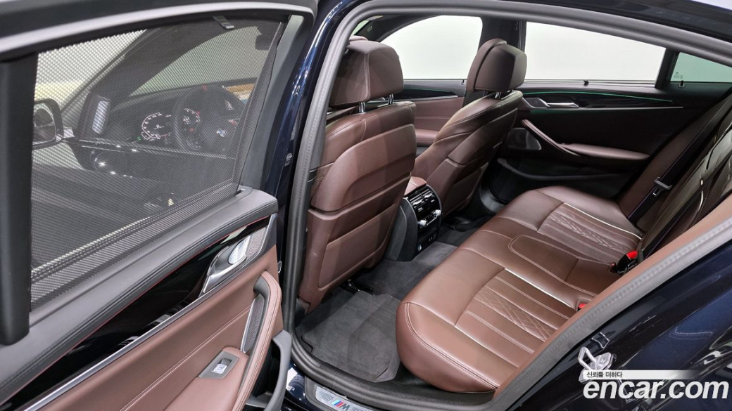 BMW 5-Series M550i xDrive, 2023